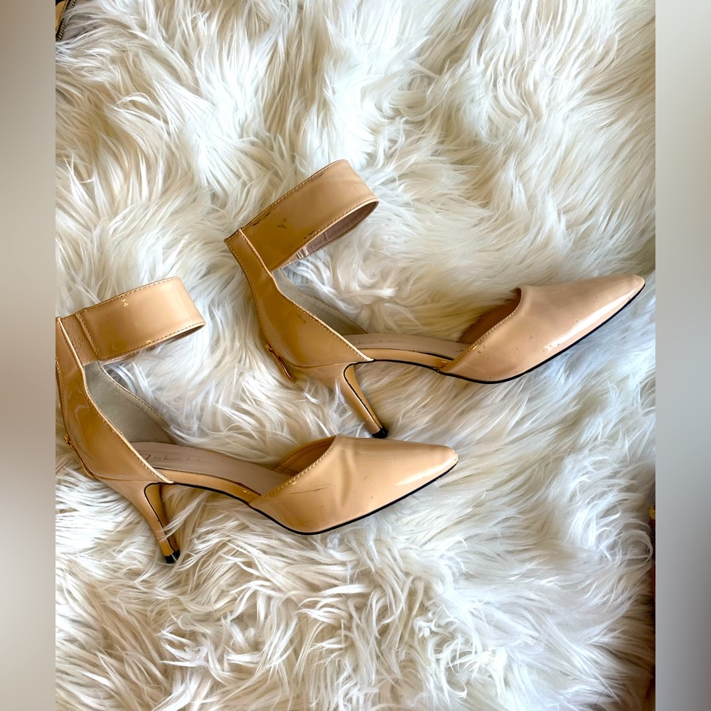 ✨Nicole Miller nude low heels ✨